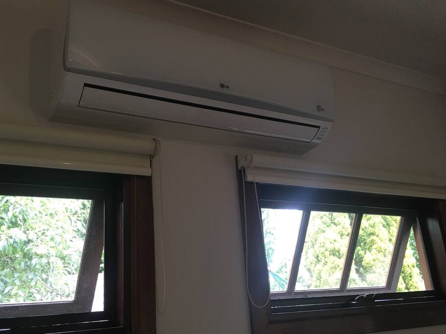 Air conditioning /heating in the studio.