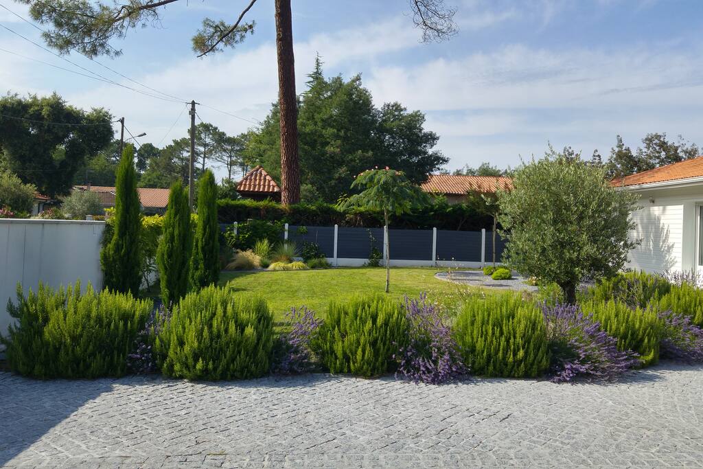 Entrée de la maison/jardin