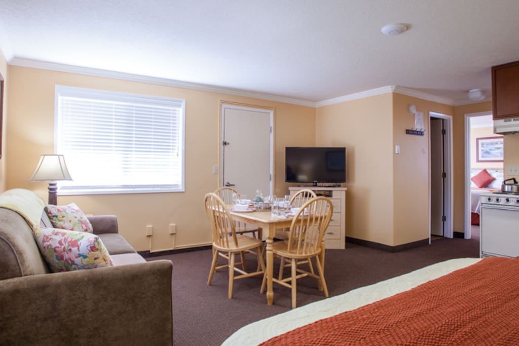 Livingroom and dining room