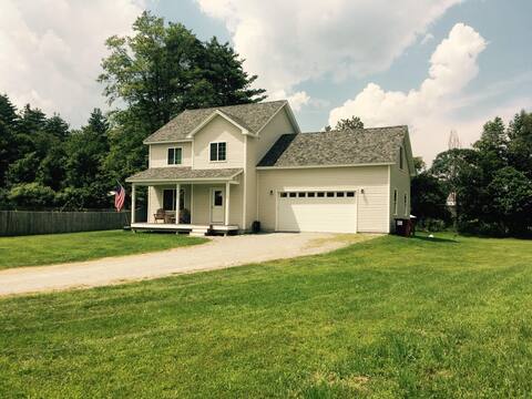 Lovely Waterbury Home (Crossroads of Recreation)