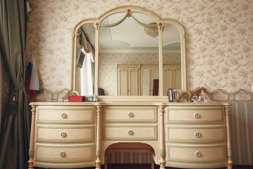ROOM 1