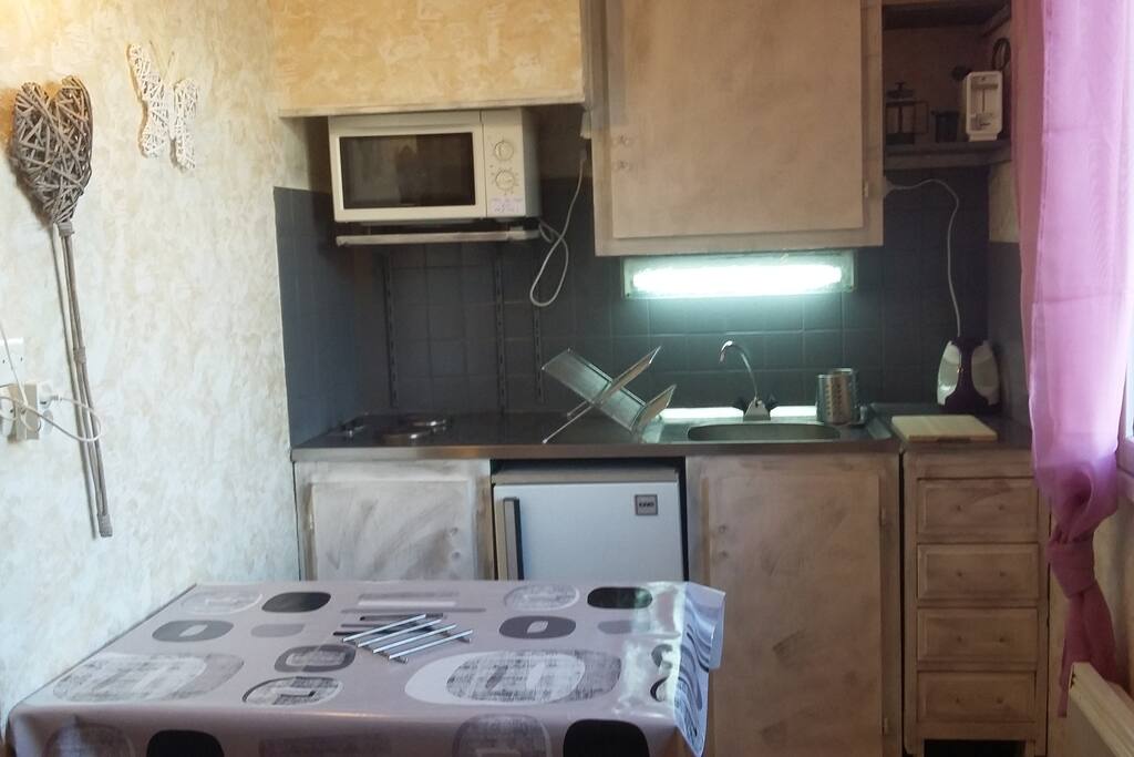 KITCHENETTE EQUIPEE