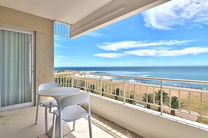 Bright Central Beachfront in Mouille Point gallery image 4