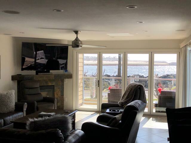 Beachfront-Ocean views!-Luxury AC Home on Sand! gallery image 4