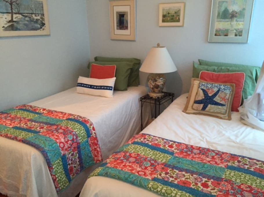 Twin beds in bedroom 2