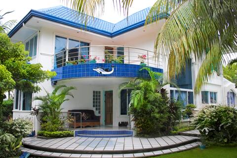 Tropical Hideaway 6 BR and pool