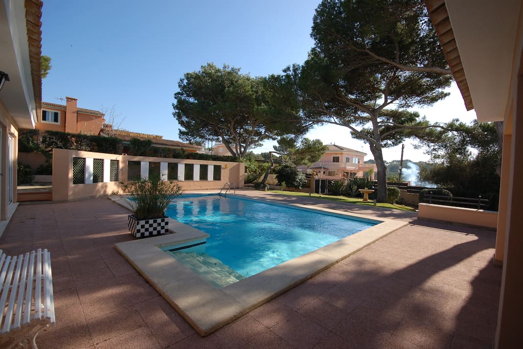 Piscina desde el porche