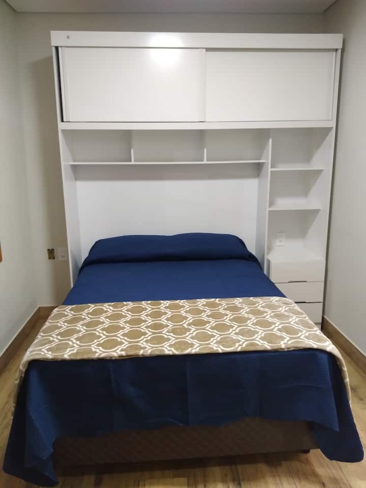 חדרי שינה בסוויטות.