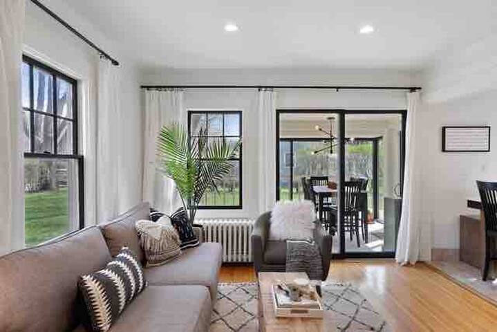 Gorgeous! Modern 3 Bed Home by Lake Mtka & Wayzata gallery image 3