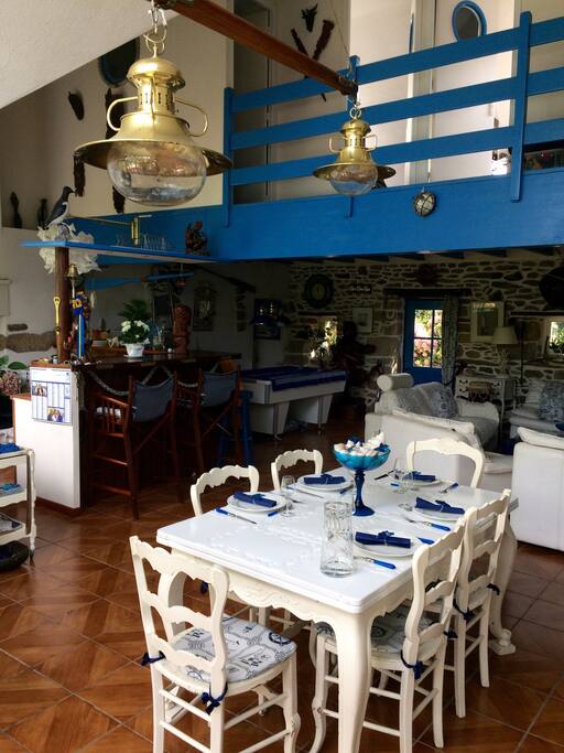 Séjour, cuisine ouverte et mezzanine