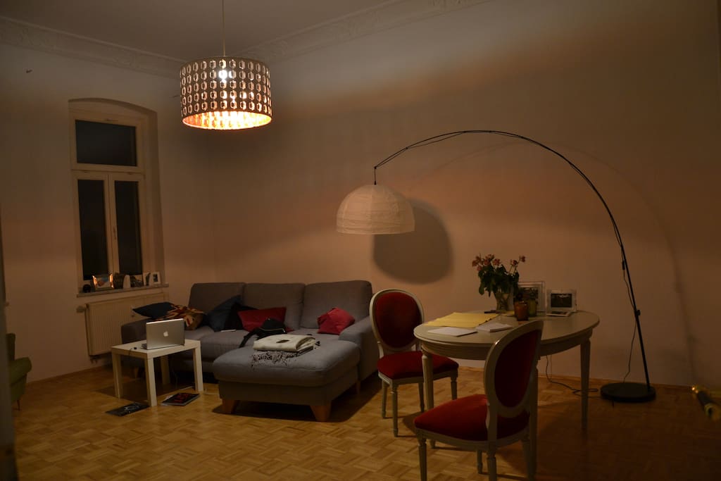 Wohnzimmer, großes, sehr gemütliches Sofa