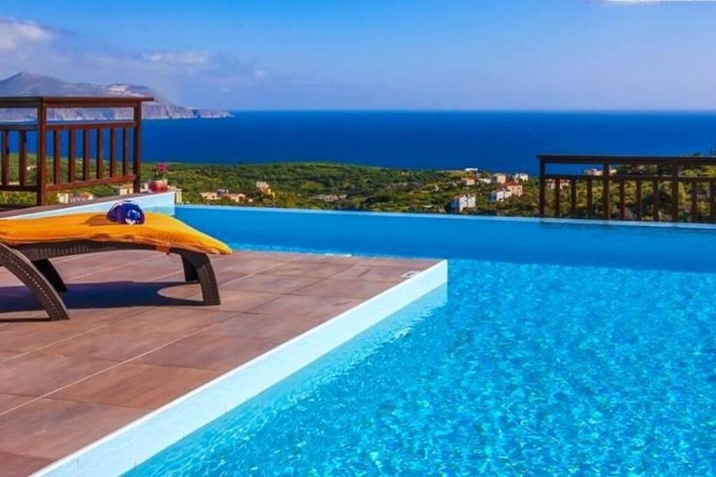 Infinity pool and views
