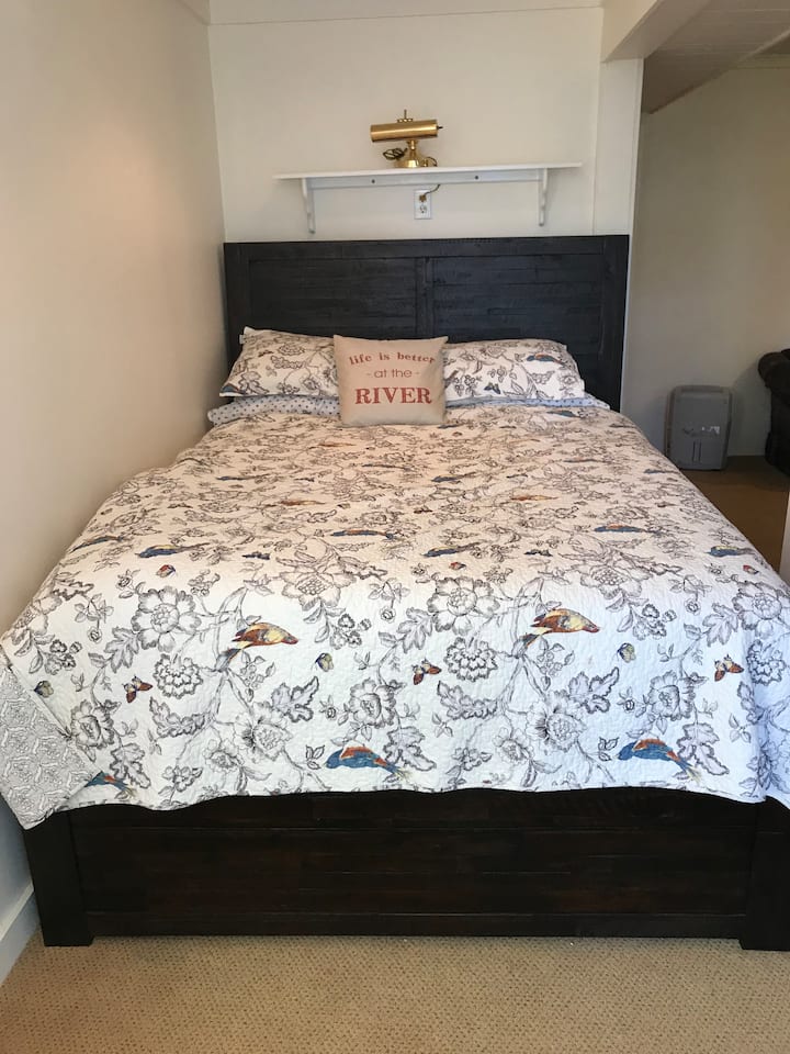 Deluxe queen bed with storage and extra linens in drawers below.  Double reading lights.  You may request flannel sheets in winter months.  I also have some holiday ones for Christmas and Valentines Day!