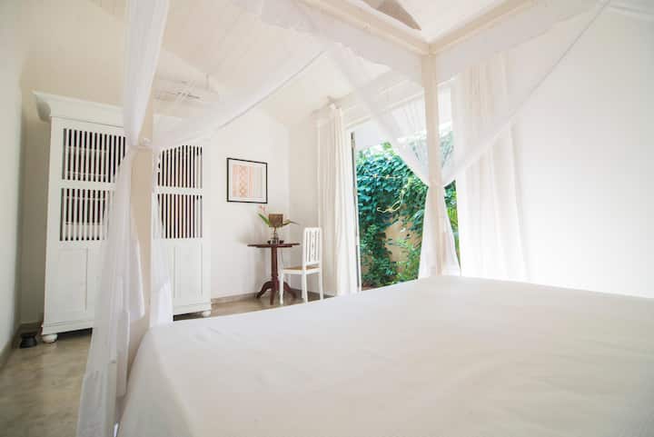 White house bedroom 2
