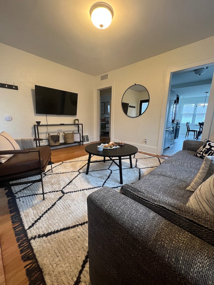 Modern 3 Bedroom Inspired By Minneapolis Near Msp - Minneapolis, MN