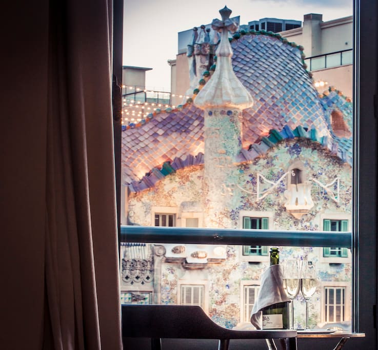 Unique sights to Gaudi´s famous masterpiece, Casa Batllo.