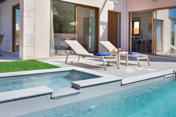 300m from Beach w/Private Pool, Walk to Amenities gallery image 3