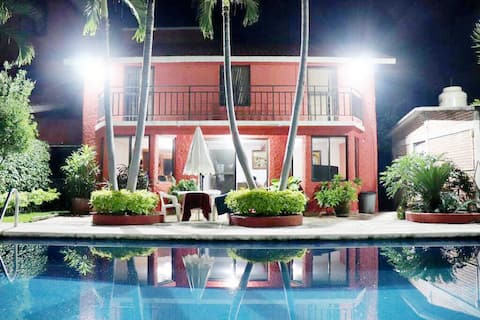 Top Airbnb: Beautiful house with a pool in Jiutepec, Morelos in Jiutepec