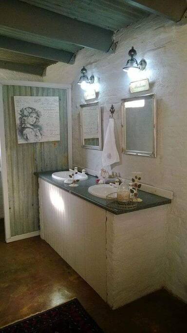 Honeymoon suite basins