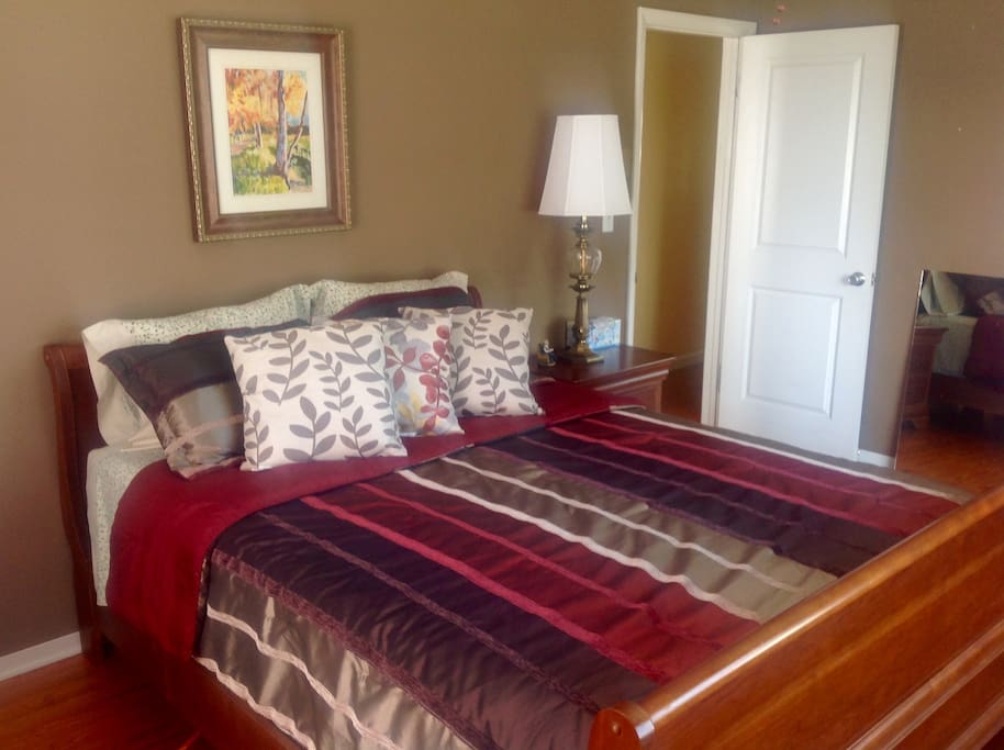 Master bedroom with queen size bed