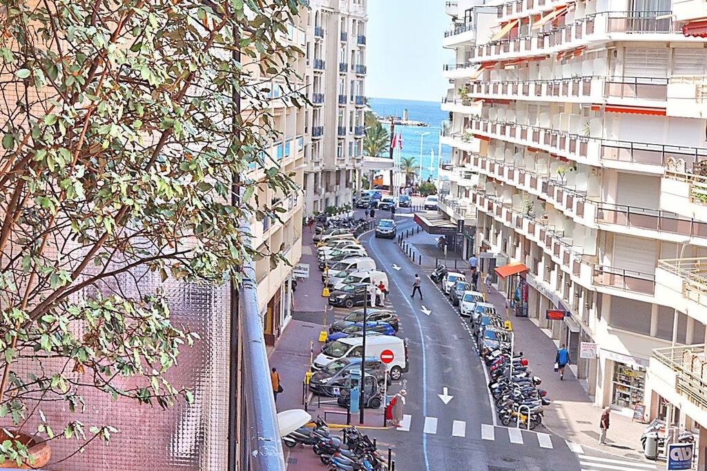 vue mer de la terrasse donnant sur la Croisette