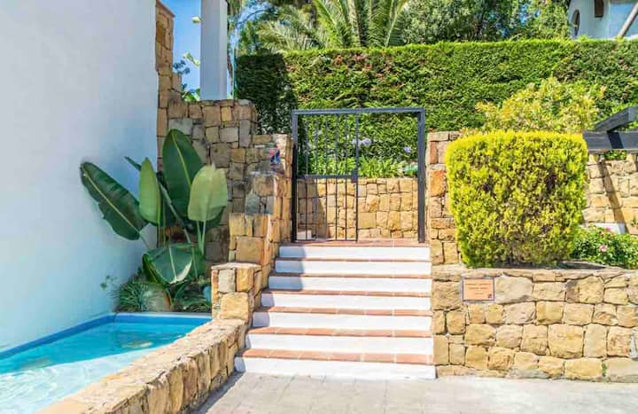 Elegante Y Espacioso Apartamento En Marbella - Marbella