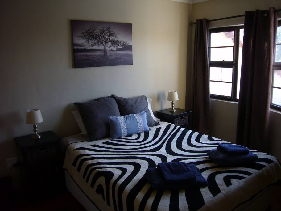 Main bedroom with queen size bed