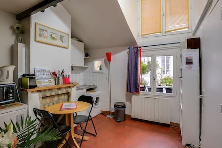 Charming studio in the Marais Quiet