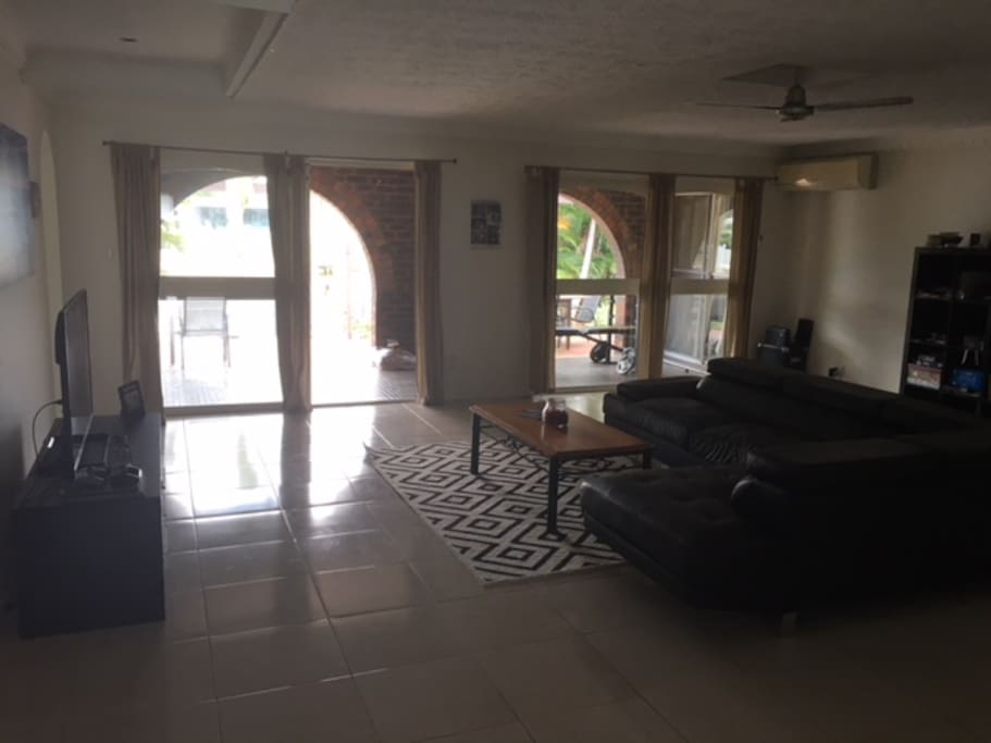 Large lounge with TV, Netflix and internet