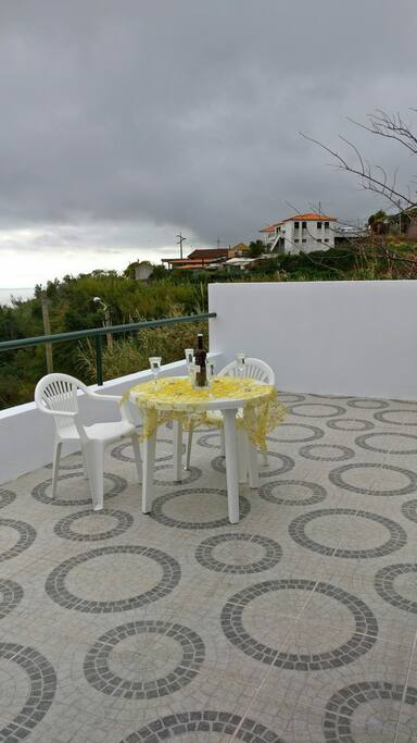 O terraço onde irá passar momentos únicos vendo os aviões