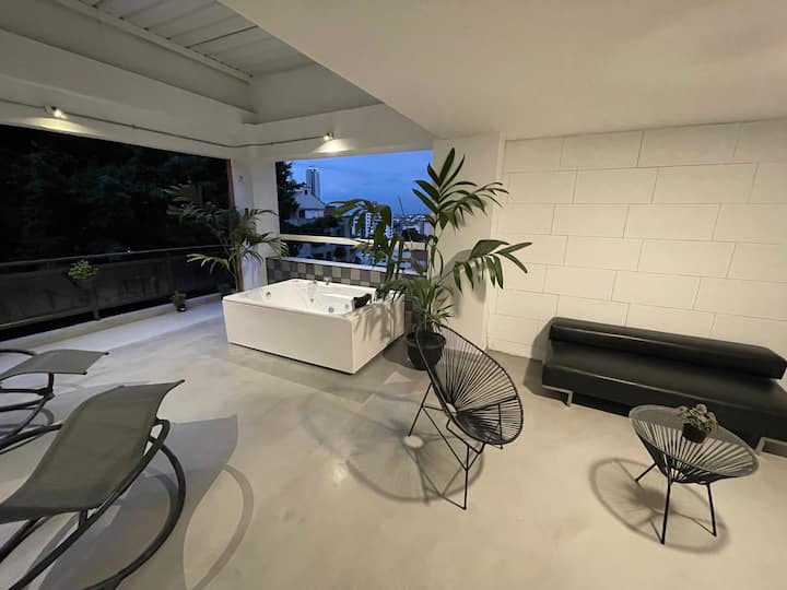 Exclusive Penthouse With Private Jacuzzi / Granada - Cali