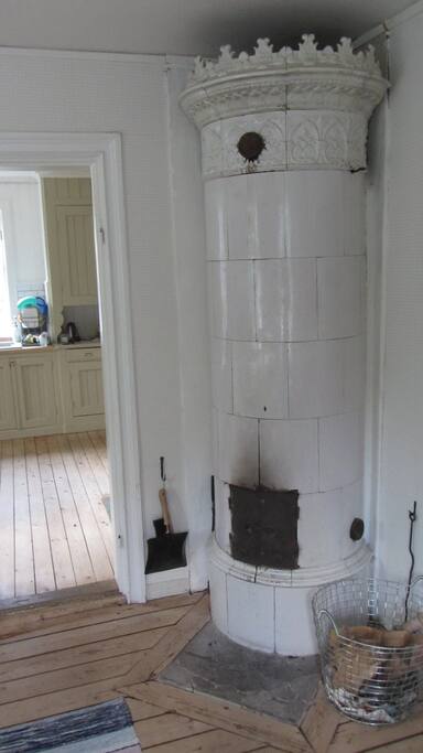 The ceramic tile oven in the dining room, there are 4 of theese in the house.