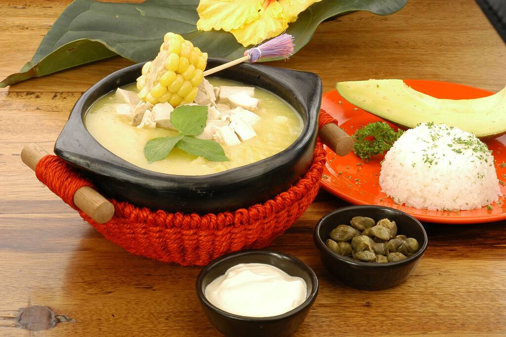 You can not leave Bogotá without trying the traditional and delicious “Ajiaco”, a characteristic dish made with different types of potatoes, chicken, rice and some exotic spices and is one of the favorite dishes of the colombians. The local gastronomy offers a wide menu for lunch and you will be amazed with the variety of them
The restaurant ''sopas y postres de la abuela' located in Hayuelos mall win last year the best Ajiaco in Bogota. Te recomiendo probar un delicioso ''Ajiaco Santafereño''.