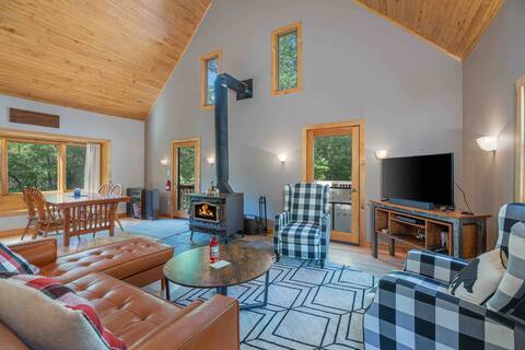 14 acres of seclusion, private lake, 5 kayaks