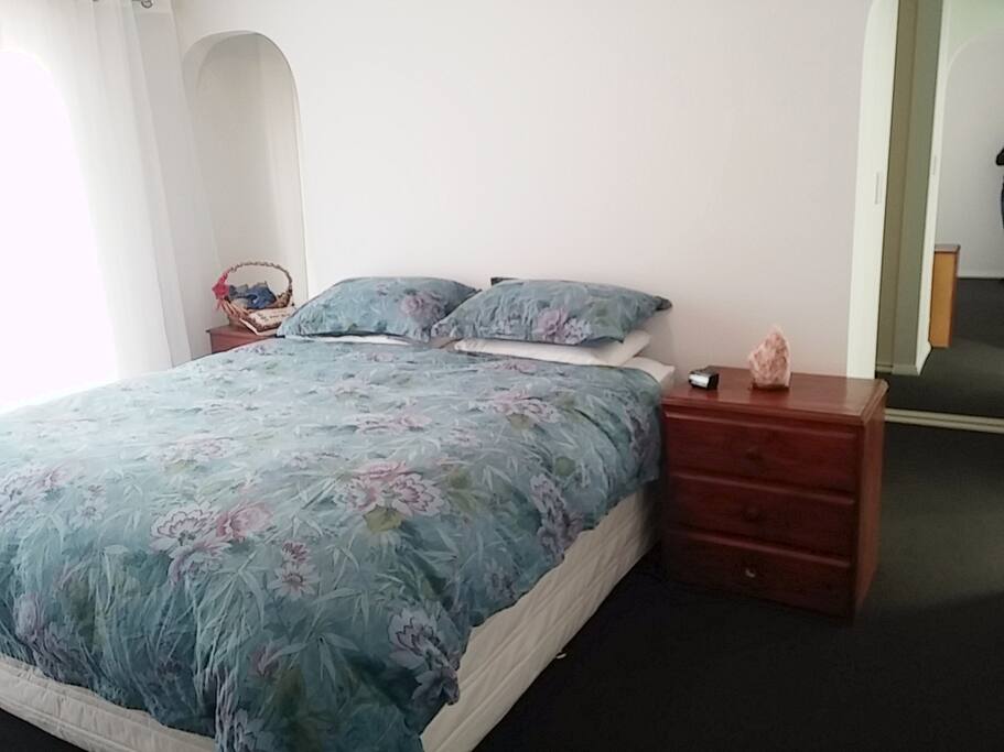 Master king size bed