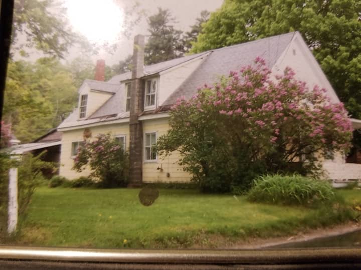 Cozy Room In Town For Rent In A Spacious Home. - New Hampshire (State)
