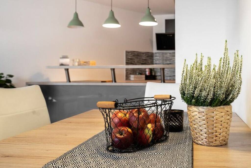 dining & bar table