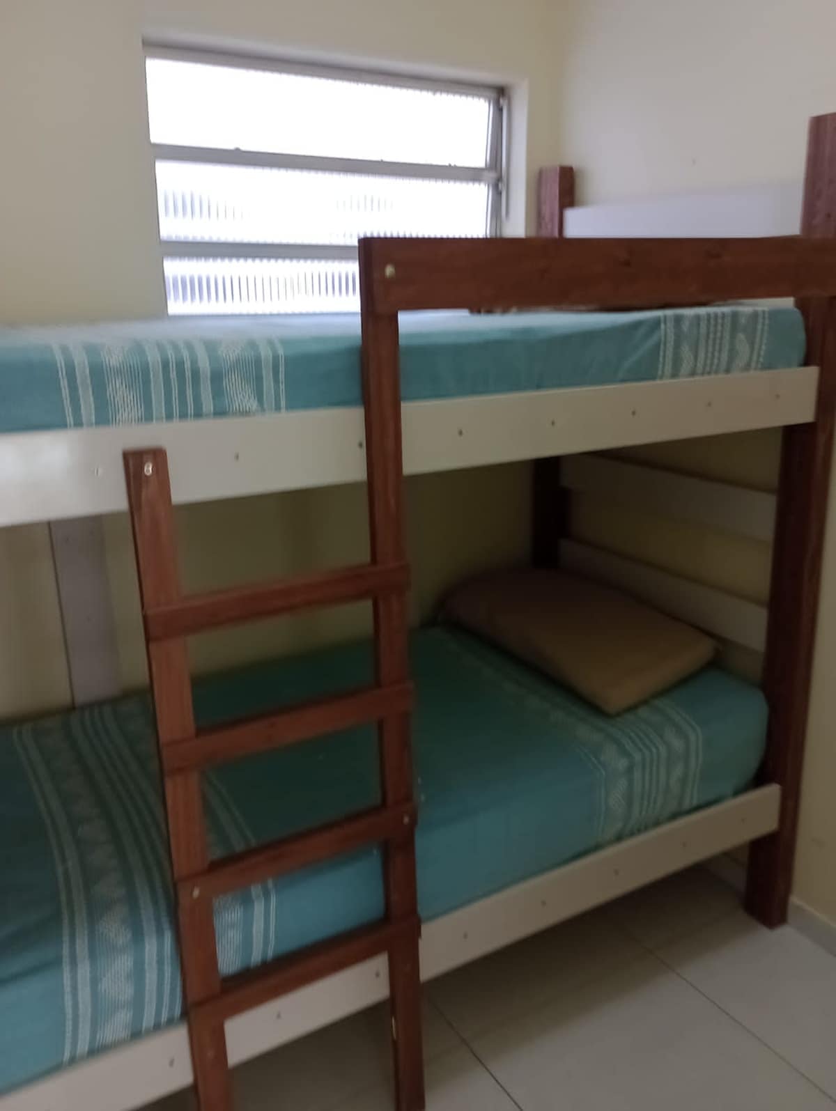 Chumba cha kulala cha tatu, chenye kitanda cha ghorofa.