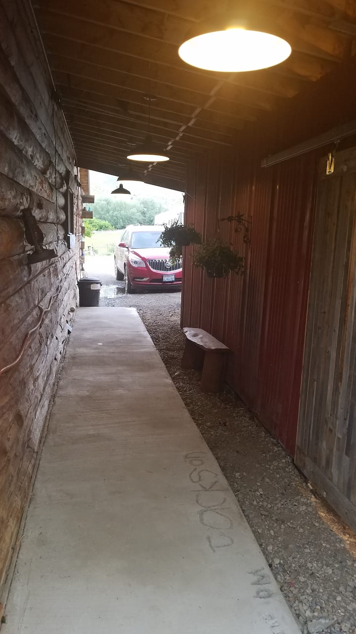 Cozy Cabin Hideaway Guest suites for Rent in Cashmere, Washington