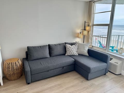 Top Airbnb: Oceanfront Studio with Brand New Pool! in Daytona Beach
