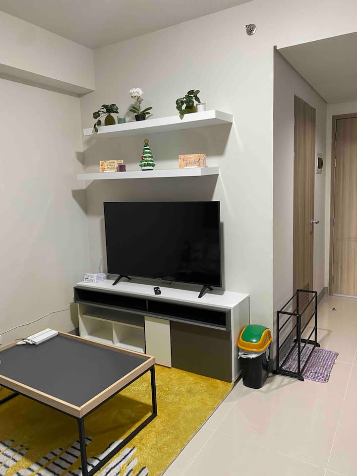 TV s stalkom za cipele