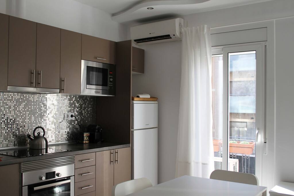 · kitchen and dinning area
