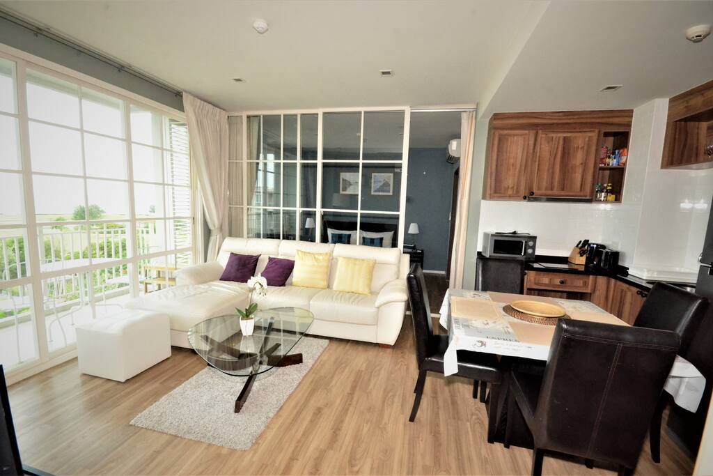 Our apartment is located at the corner of the building on the highest (7th) floor that invites you for a stunning panorama view over the ocean, the golf course and the mountains. It's quiet and you will be at peace due to magnificent view and away from the noises. The morning sun will wake you up and it will keep you company until app. 11-12 AM and by 1 pm you will instead enjoy the shadow of the sun light (skipping the heat) and breeze from the sea.