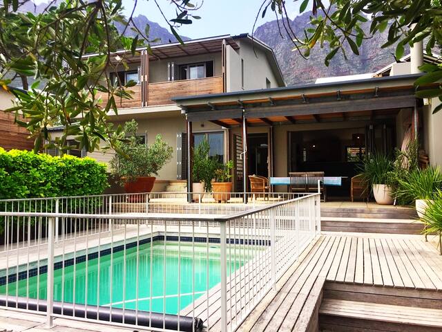 Olive House – family-friendly Camps Bay home