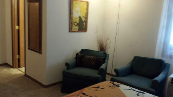 1 br/priv bth 20 min frm ND. Short or long-term.