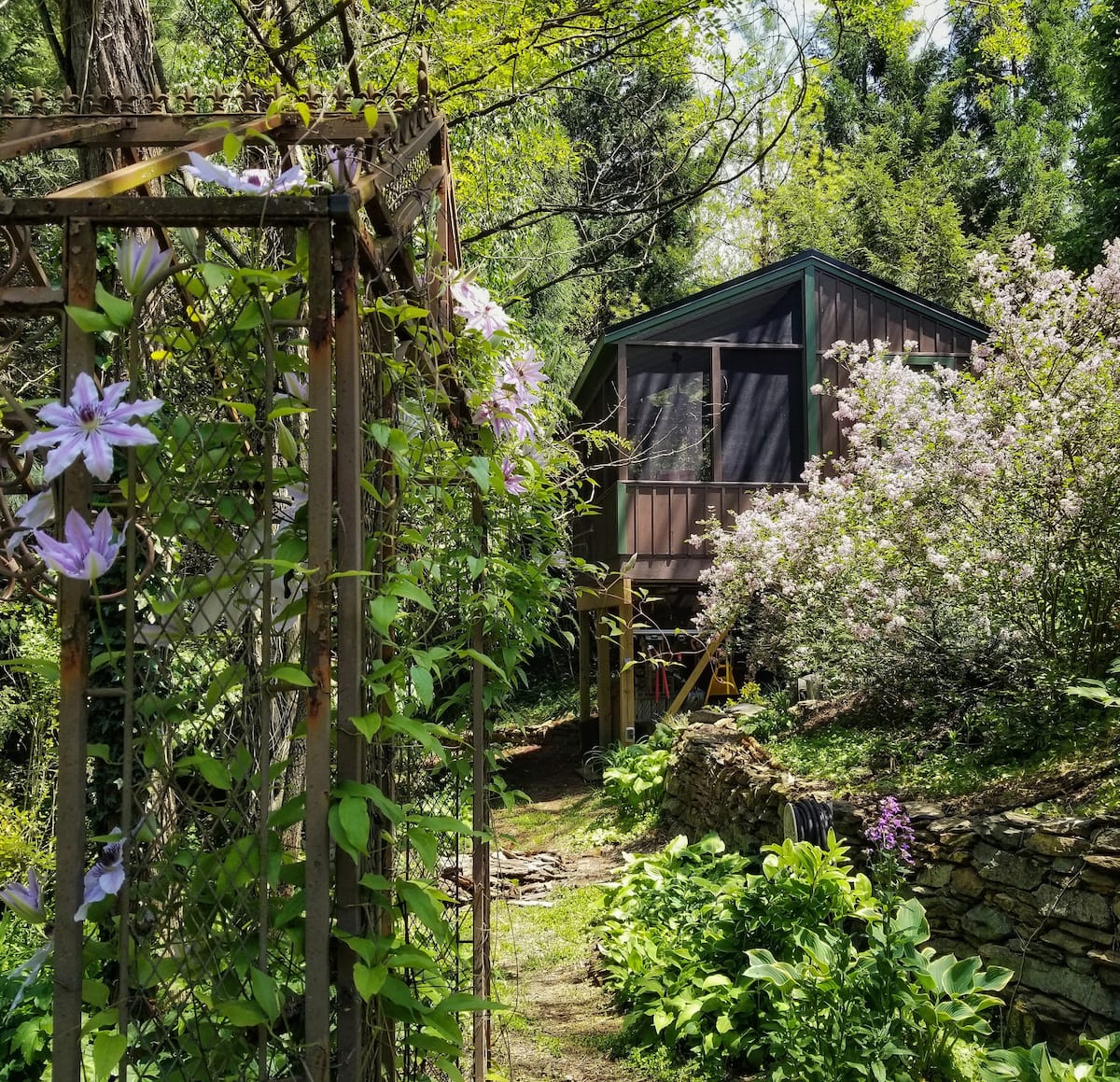Retro tiny cabin in Harpers Ferry West Virginia 