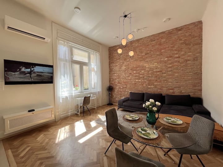 Adorable Basilica Apartment In The Heart Of Bp - Budapest