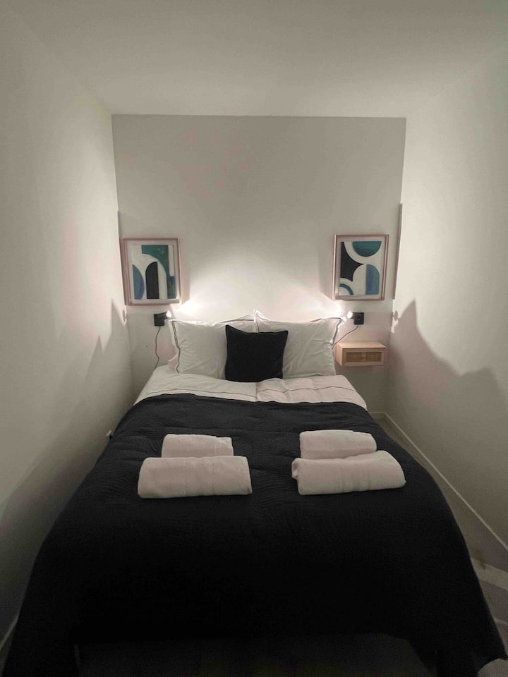 Dormitorio principal con cama doble 140*200