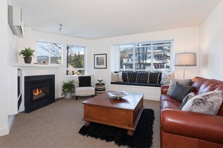 1 BR apt by Olympic plaza in villag