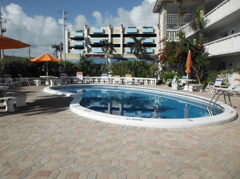 Pool and jacuzzi